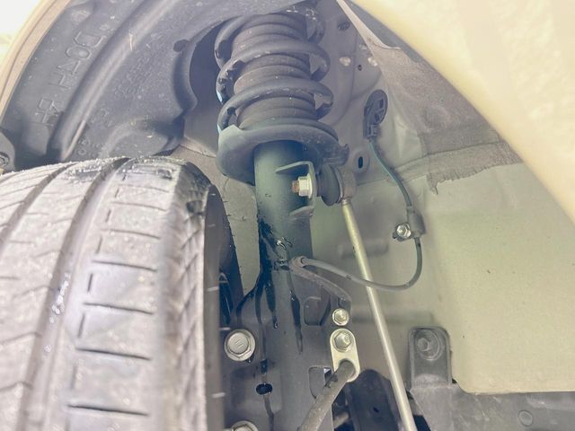 お車を安心してお乗りいただく為には、足回りの定期点検が欠かせません。サービスサポート（有償保証）では無料点検もご提供しており、安心のカーライフをお過ごしいただけるサポート体制が整っています。