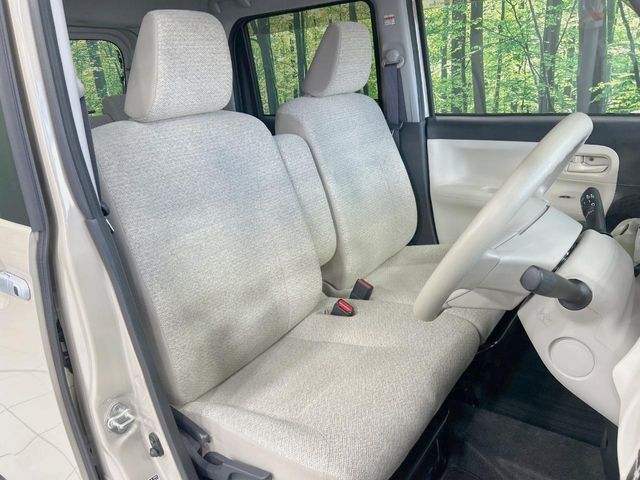 運転席シート廻りは使用感も少なく、良好な状態となっています。丁寧に使われていたことがよくわかりますね。