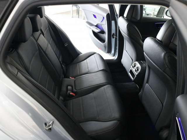 フル装備　ABS　BAS　ESP　CPA　SRSエアバッグ　4MATIC(4WDシステム)　コンフォートサスペンション
