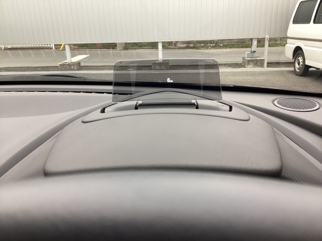 【アクティブドライビングディスプレイ】透明のアクティブドライビングディスプレイを装備！視線を下げずなくても、走行中に速度が表示されますので安全で便利な機能ですね！
