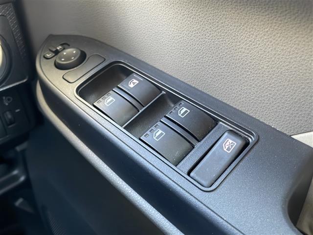 【　電動格納ミラー　】ドライバーの目線に合わせ、ミラーの上下左右調整が可能です♪