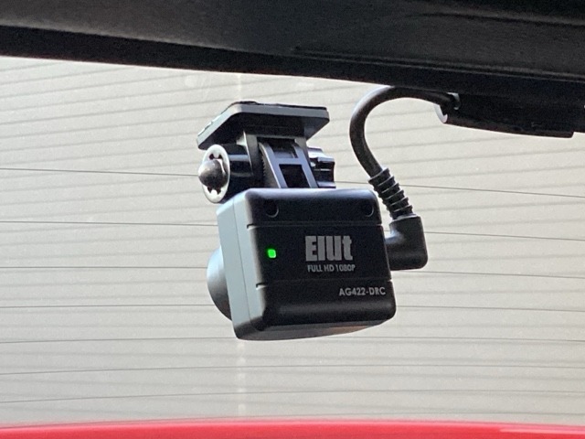 ドライブレコーダー付きです！！映像・音声などを記録する車載装置です。 もしもの事故の際の記録はもちろん、旅行の際の思い出としてドライブの映像を楽しむことができます！！