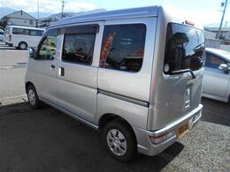 プライバシーガラス標準装備