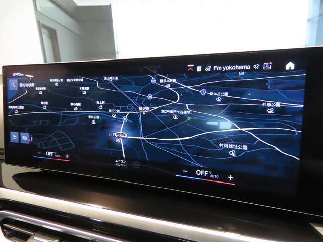 BMWカーブド・ディスプレイは、必要な情報をひと目で把握できるだけでなく、BMW iDriveの主要なインターフェイスとしてさまざまな機能の直観的な操作を可能にしています。