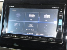 ナビゲーションはギャザズメモリーナビ（VXM-185VFi）を装着しております。AM、FM、CD、DVD再生、Bluetooth、音楽録音再生、フルセグTVがご使用いただけます。