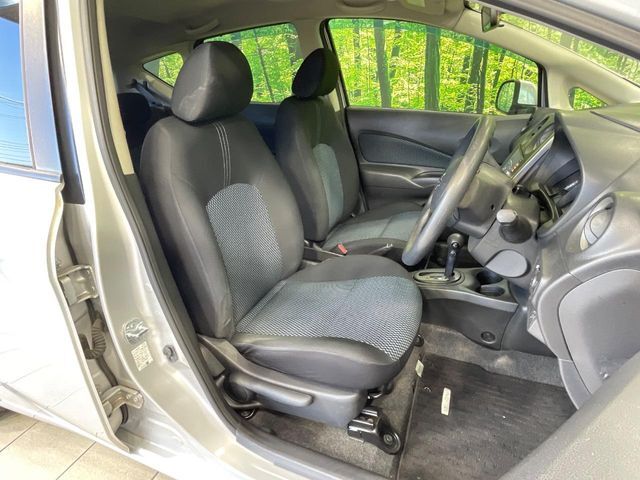 運転席シート廻りは使用感も少なく、良好な状態となっています。丁寧に使われていたことがよくわかりますね。