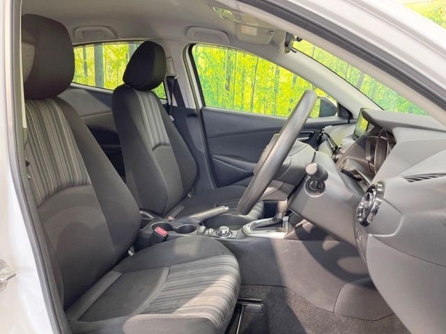 運転席シート廻りは使用感も少なく、良好な状態となっています。丁寧に使われていたことがよくわかりますね。