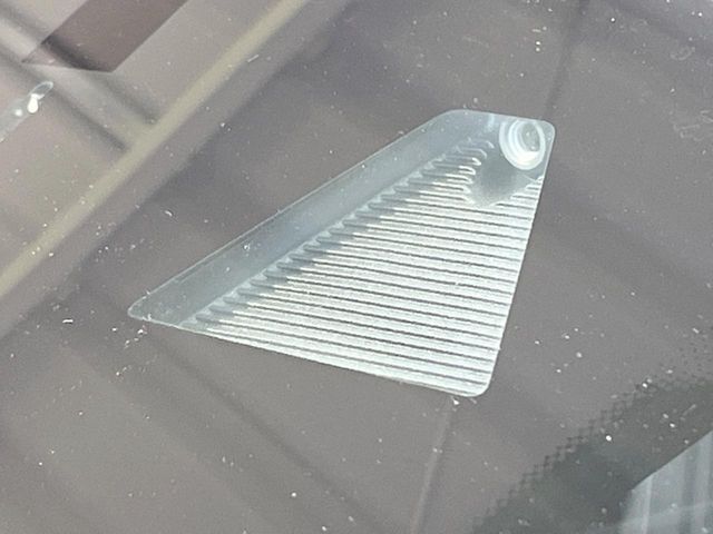【スマートブレーキサポート】走行中に前方の車両等を認識し、衝突しそうな時は警報とブレーキで衝突回避と被害軽減をアシスト。より安全にドライブをお楽しみいただけます。