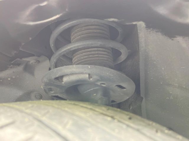お車を安心してお乗りいただく為には、足回りの定期点検が欠かせません。サービスサポート（有償保証）では無料点検もご提供しており、安心のカーライフをお過ごしいただけるサポート体制が整っています。