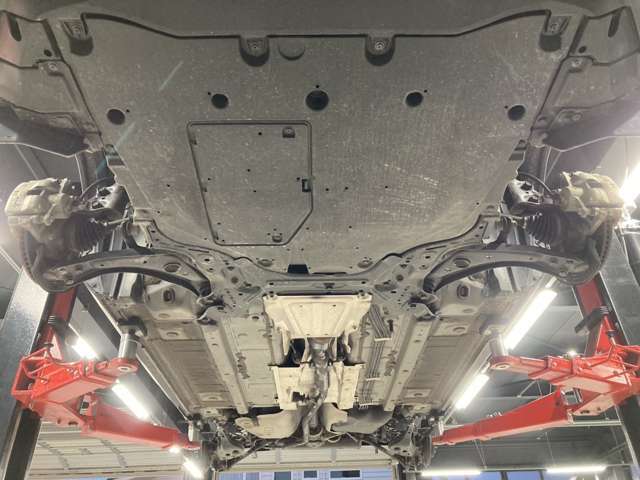 下廻り前方から☆　しっかりメンテナンスして頂いていたようで、サビが少なくキレイな状態！じっくりご覧下さい♪【無料電話】0078-6003-206896　【LINE　ID】07020337089で検索♪
