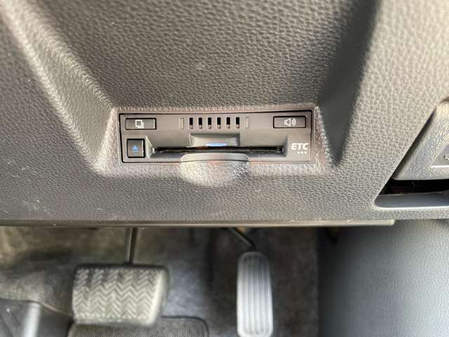 純正ビルトインETC☆　高速道路のインターチェンジも楽々通過♪　運転席右下でカードが見え辛く防犯対策にも！　【無料電話】0078-6003-206896　【LINE　ID】07020337089で検索