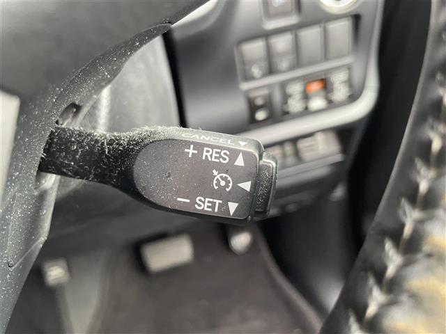 【クルーズコントロール】高速道路で便利な機能です！！アクセルを離しても一定速度で走行ができる装備です。加速減速もスイッチ操作でOKです。