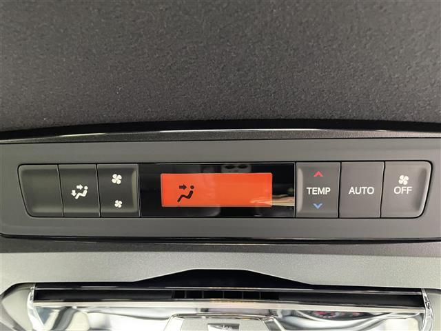 【　後席エアコン　】後席にもエアコンがついておりますので、車内全体を快適な温度に調節いただけます♪