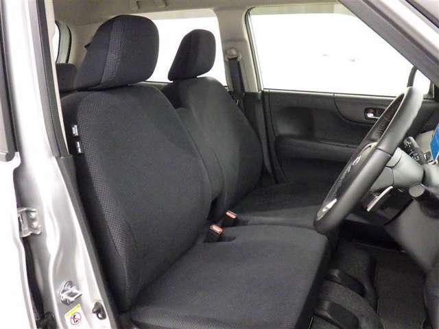 居心地の良い運転席、長く座ってられるリラックスできるデザインがいいですね。