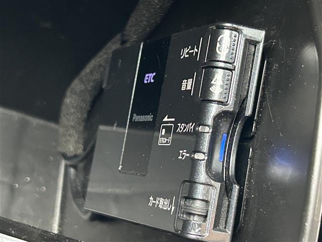 【ETC】有料道路を利用する際に料金所で停止することなく通過できる、ETC車載器（ノンストップ自動料金収受システム機器）が装備されています。セットアップを行うことで利用可能になります。