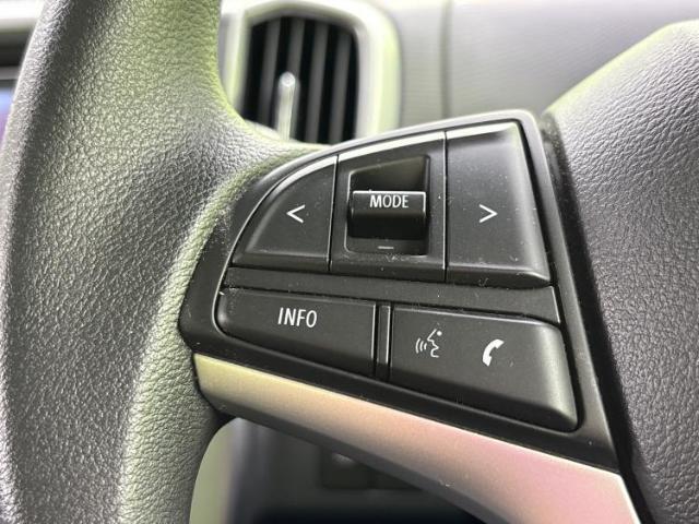 WECARSの展示場では実際に見て、触ってお車をお選びいただけます！知識の豊富な営業スタッフが様々なカーライフをご提案いたします！