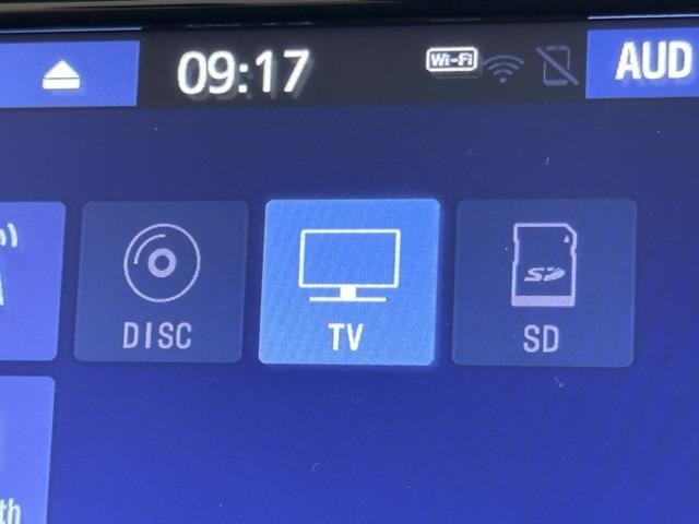 TVが見れるチューナーを装備しています。　新しい車でも付いていないことで、TVが見れない事も多々あるので要チェックです。