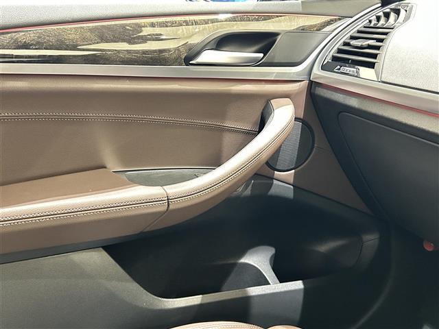 ご来場が難しいお客様でもご安心下さい、店頭在庫でしたらテレビ電話などを使いお車の詳細をご説明させて頂く事も可能でございます。当店スタッフが真心込めてご対応させて頂きます。