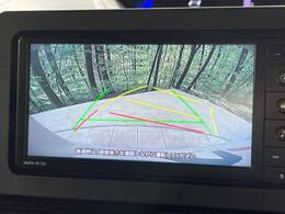【バックカメラ】駐車時に後方がリアルタイム映像で確認できます。大型商業施設や立体駐車場での駐車時や、夜間のバック時に大活躍！運転スキルに関わらず、今や必須となった装備のひとつです！