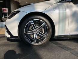 保証期間中は、メルセデス・ベンツツーリングサポートが無料付帯致します。24時間でメーカー専任スタッフによるロードサービスの受け入れが可能でございます。