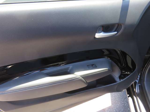 プライバシーガラスになっているので、車内のプライバシーは守られます。夏の日差しを和らげる効果もありそうですね。