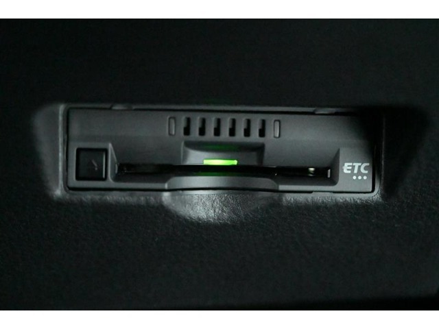 ETC車載器です。　高速・有料道路の料金をキャッシュレス、スムーズに通過できます。