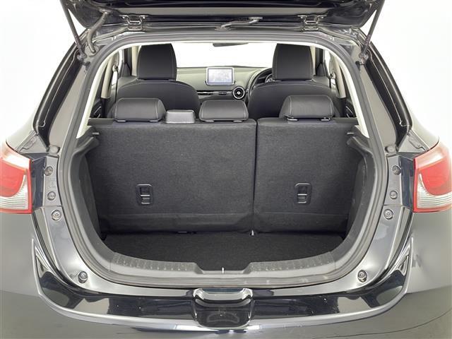 【トランク】積み込みやすくて、たっぷり積める荷室です。シートアレンジできるものは、乗車人数と荷物の量や大きさによってシートを動かすことができるので、より快適なドライブが可能です！
