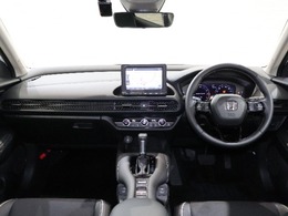 操作性に優れた運転席となります！小物入れや各ボタンの配置にこだわり、使いやすいです！座り心地もよく視認性も良好なのでロングドライブもお任せ下さい！