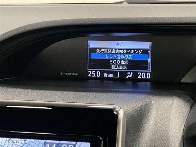 ナビ上部にインフォメーションディスプレイ！色々な設定変更や情報が確認できます！