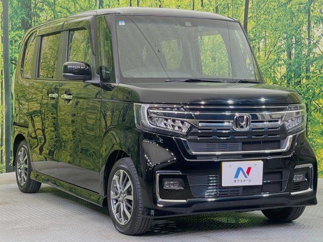 大好評のボディコーティング「弾スプラッシュコート」もご納車までに施工可能。通常のガラスコートと異なる、耐久年数6年の無機質ガラスコーティングが、ボディをキレイな状態に保ってくれます。