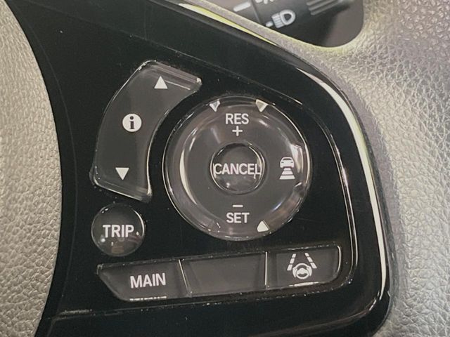 【アダプティブクルーズコントロール】高速道路での長距離走行が楽に！！自動で速度を保つクルーズコントロールが、衝突軽減システムと連携し、前方の車両を感知して車間を保つように速度調節してくれます！！