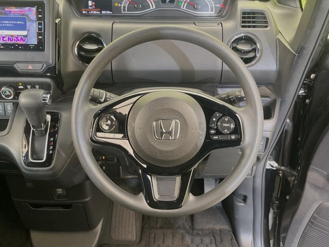 ステアリングも使用感が少なく、きれいな状態となっております♪