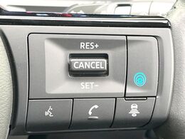 【プロパイロット】高速道路での長距離走行が楽に！！渋滞時と巡回走行のシーンで、アクセル・ブレーキ・ステアリングを自動で制御し、長距離運転の負担を軽減してくれます♪