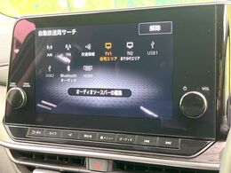 【メーカー純正ナビ】インテリアに溶け込むスタイリッシュな「専用設計」メーカーナビを装備♪視認性や操作性など基本性能にも優れ、より上質なカーライフをお楽しみいただけます。