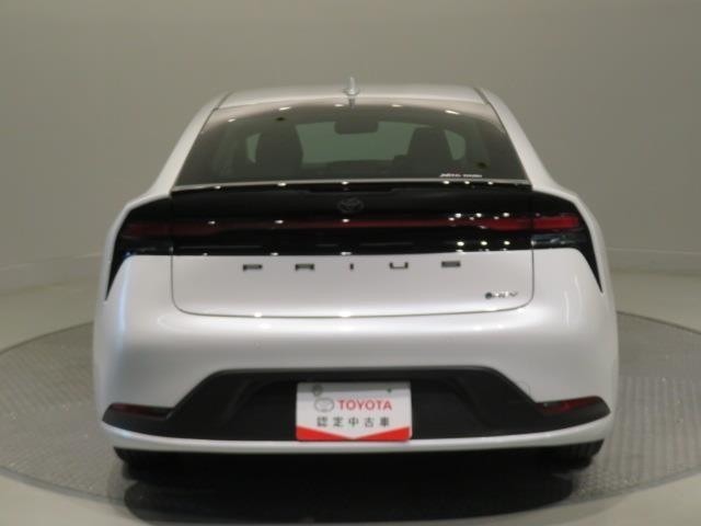 「バックフォルム」です。トランク・ラゲッジスペースには、多くの荷物を入れることが可能です。