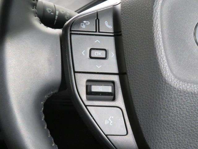 【ステアリングスイッチ】左です。ハンドルから手を離さず、運転に集中したまま手元でオーディオ操作等ができます。
