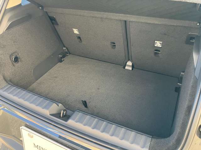 リアシートを倒した状態です。