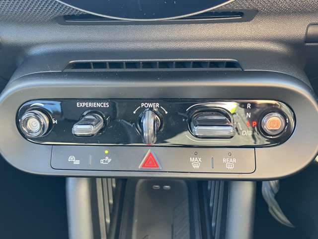 ステアリングやスイッチ類もきれいな状態です