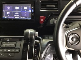 ホンダ純正メモリーナビ搭載なので、遠方へのドライブもお任せ下さい！ステアリング左手側にオーディオ関連のコントロールスイッチを配置しています。操作時は視線を逸らすことなく運転に集中できます