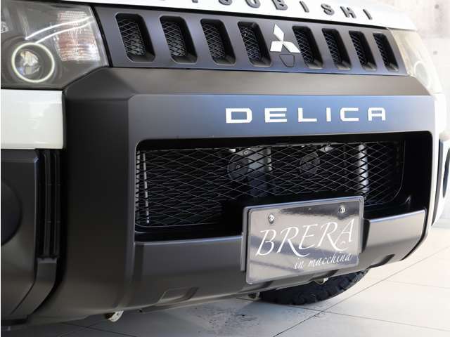 新品フロントバンパーガードも装着し、より迫力のある印象的なフロントフェイスに仕上げております。