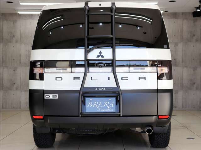 リアビューも存在感のあるワイルドで迫力のフォルムに仕上がっております♪♪