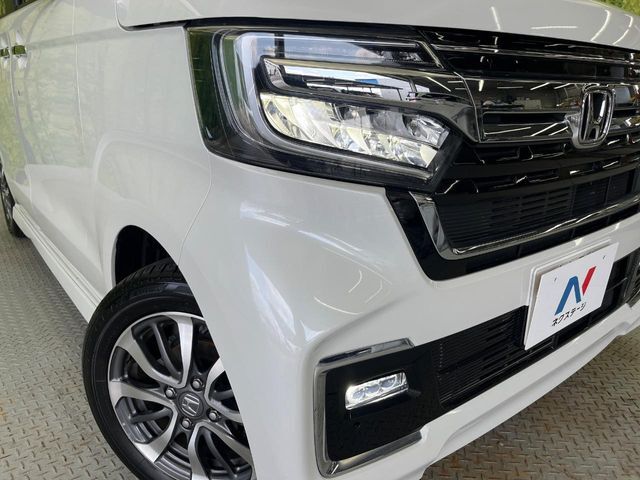 【LEDヘッドライト】悪天候や夜間走行時も良好な視界を確保し安心して運転できる高輝度LEDヘッドライトを装備！点灯速度が早く、消費電力も抑えられています。