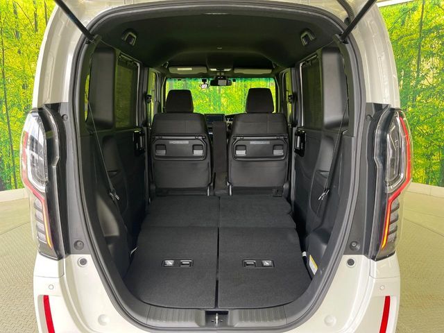 普段のお買い物や通勤、送迎等に十分な荷室スペースを確保しております。セカンドシートを倒すと、大きな荷物の積載も可能です♪