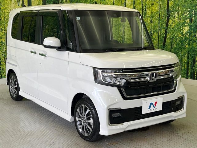 大好評のボディコーティング「弾スプラッシュコート」もご納車までに施工可能。通常のガラスコートと異なる、耐久年数6年の無機質ガラスコーティングが、ボディをキレイな状態に保ってくれます。