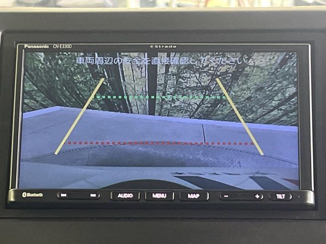 【バックカメラ】駐車時に後方がリアルタイム映像で確認できます。大型商業施設や立体駐車場での駐車時や、夜間のバック時に大活躍！運転スキルに関わらず、今や必須となった装備のひとつです！