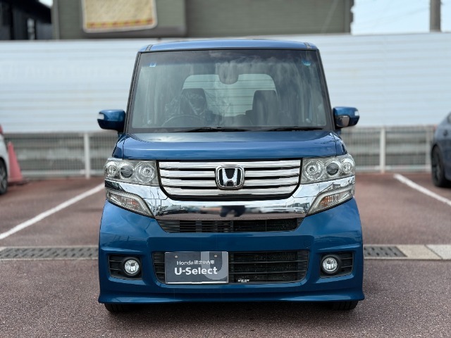 明るく省電力のディスチャージヘッドライトを装備しています。