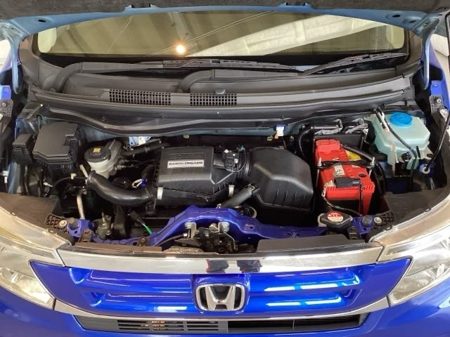 ホンダスタッフがしっかり整備して保証付きにてお渡し致します。エンジンルーム＆室内ルームともにクリーニング済みで清潔です。快適なドライブをお楽しみください。