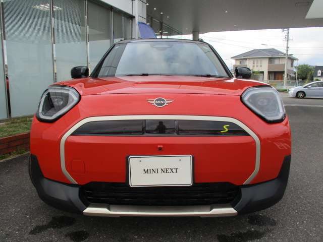 360度納車前点検整備エンジン、トランスミッション、サスペンションはもちろんのこと、マフラーやエアコンなどの電気系統やコンピュータ・システムなどを詳細に点検します。