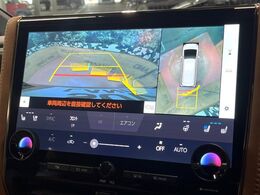 【パノラミックビューモニター】専用のカメラにより、上から見下ろしたような視点で360度クルマの周囲を確認することができます☆死角部分も確認しやすく、狭い場所での切り返しや駐車もスムーズに行えます。