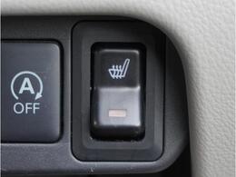 【シートヒーター】エアコンより早く温まってくれるので寒がりの人も快適です。エアコンの温風は乾燥するから苦手、という方にもをおすすめです。